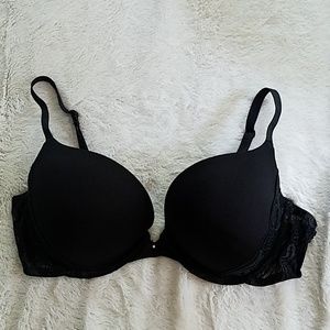 Black push-up bra